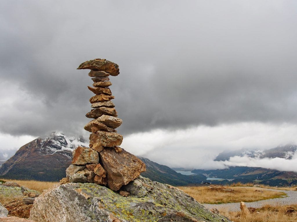Una montaña de piedras, representa las piedras del camino.