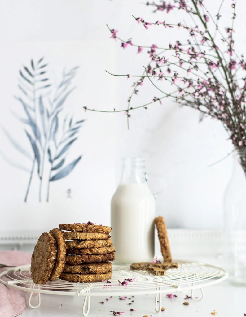 Galletas recién hechas, que sacamos a la mesa mientras charlamos.