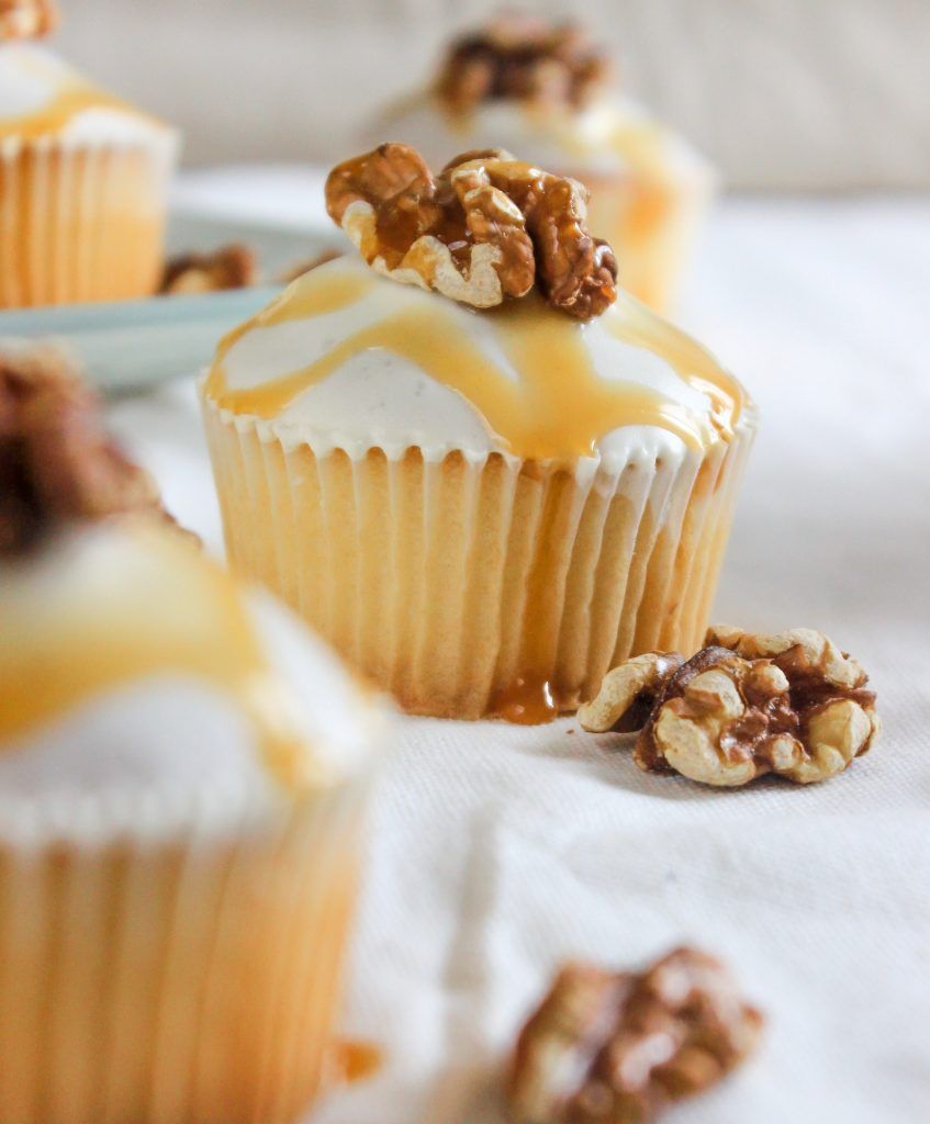 Pastel-de-nueces-entre-nogales