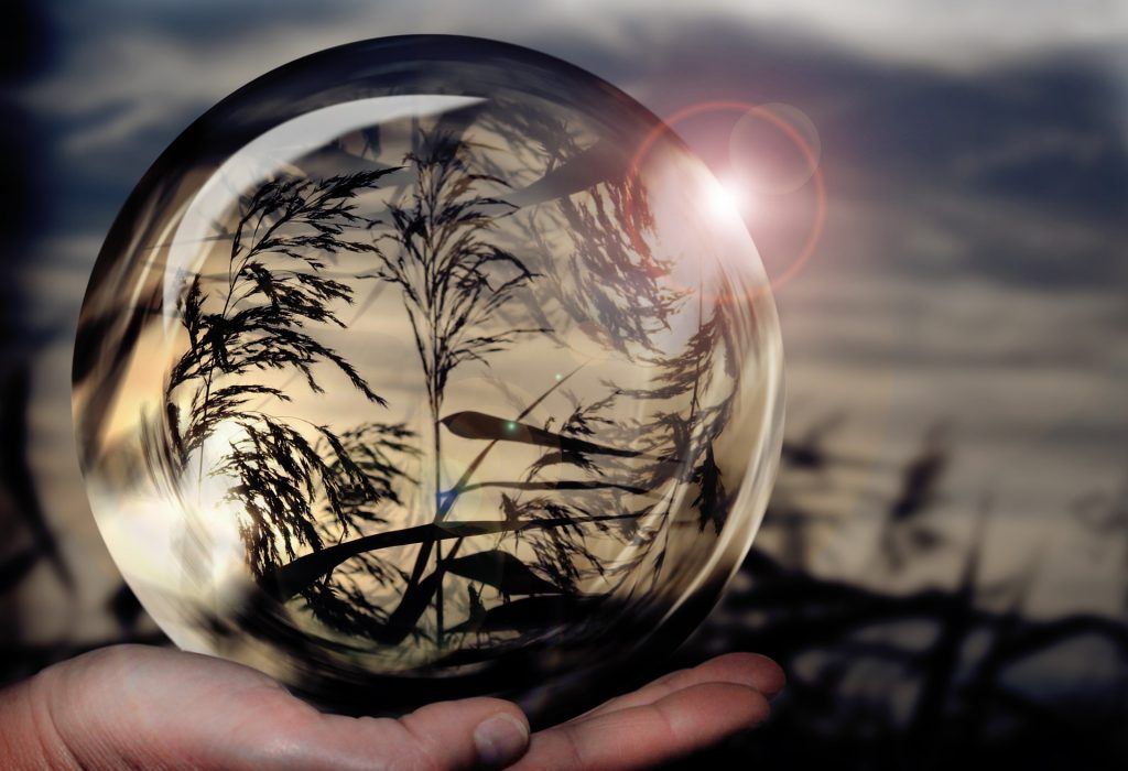 Bola-con-paisaje-reflejado