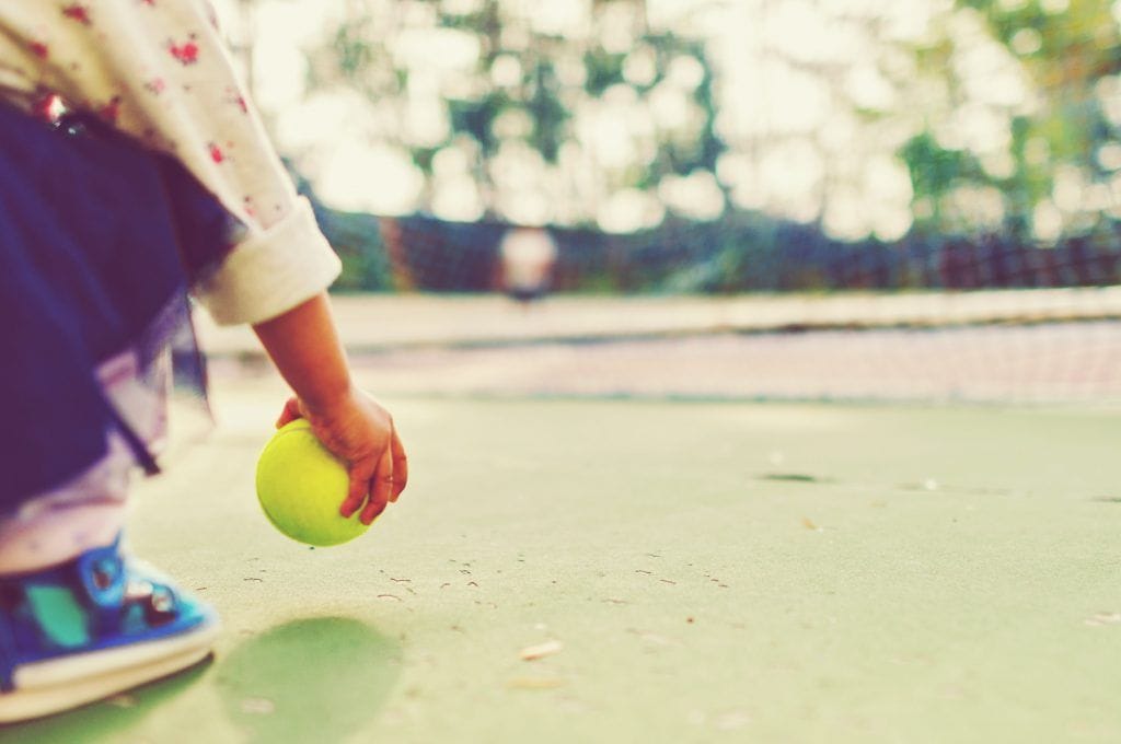 La-vida-como-el-juego-niña-con-pelota