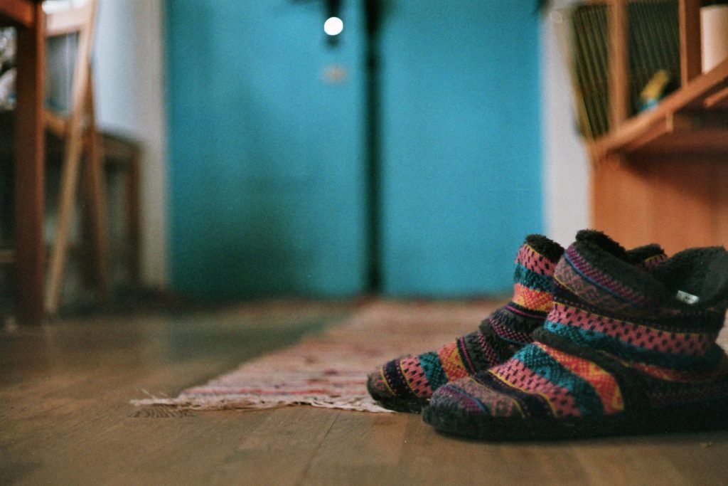 Nuestros cuerpos en otros trajes-pantuflas
