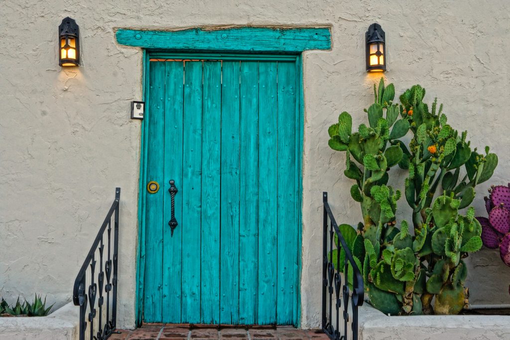 Puerta azul-A las 1000 veces que he abierto la misma puerta